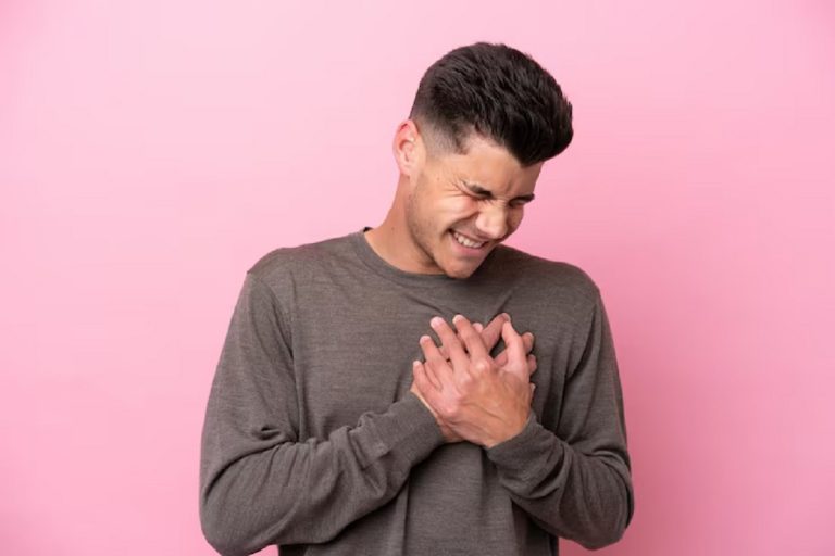 Early Signs Of Heart Attack: हार्ट अटैक आने से पहले शरीर देता है ये संकेत, समय रहते पहचानना है जरूरी 