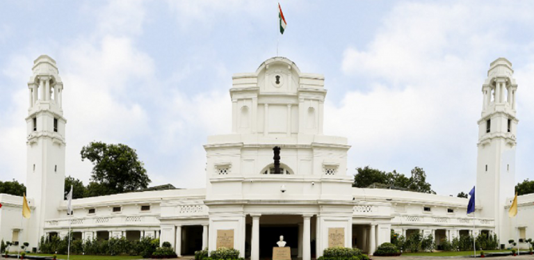 Delhi Vidhan Sabha: अब दिल्ली विधानसभा परिसर में लगेगी सावरकर की तस्वीर
