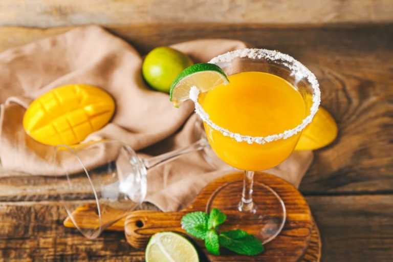 Mango Mocktail Recipe: गर्मियों में घर पर बनाएं ठंडा और टेस्टी मैंगो मॉकटेल