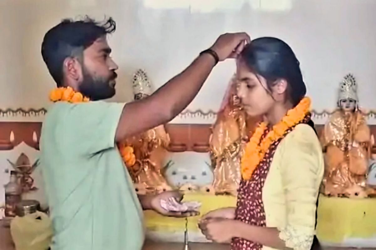 teacher student marriage| In Bihar, a coaching teacher married his own student in a temple