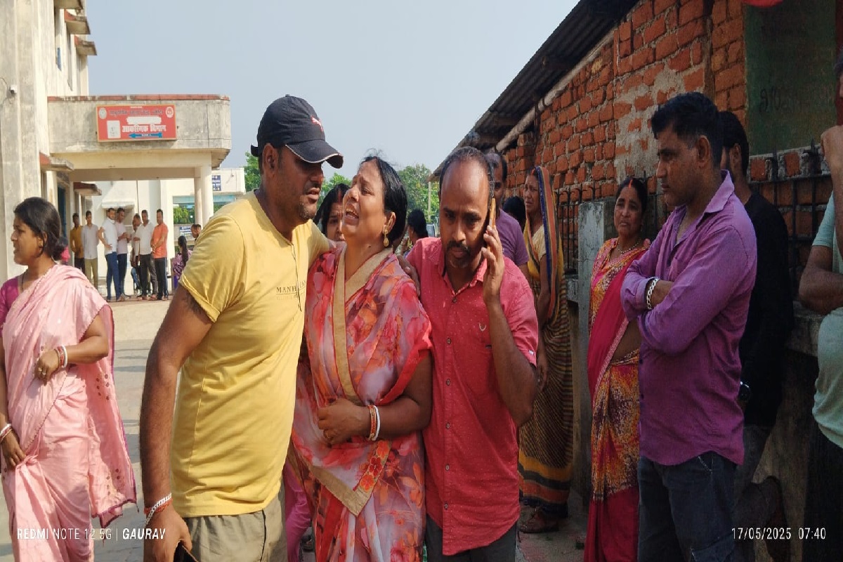 घटना की जानकारी मिलने पर बिलखते परिजन