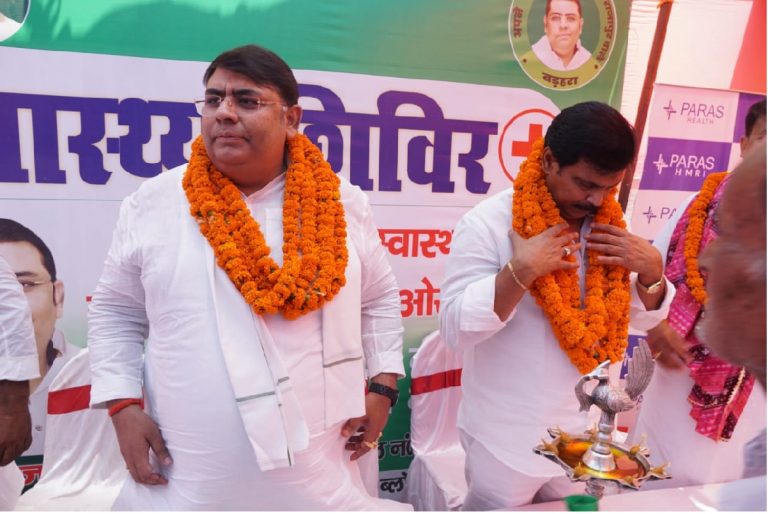 Barhara Vidhan Sabha: स्वास्थ्य शिविर में आनंद मोहन की उपस्थिति ने बढ़ाया सियासी पारा