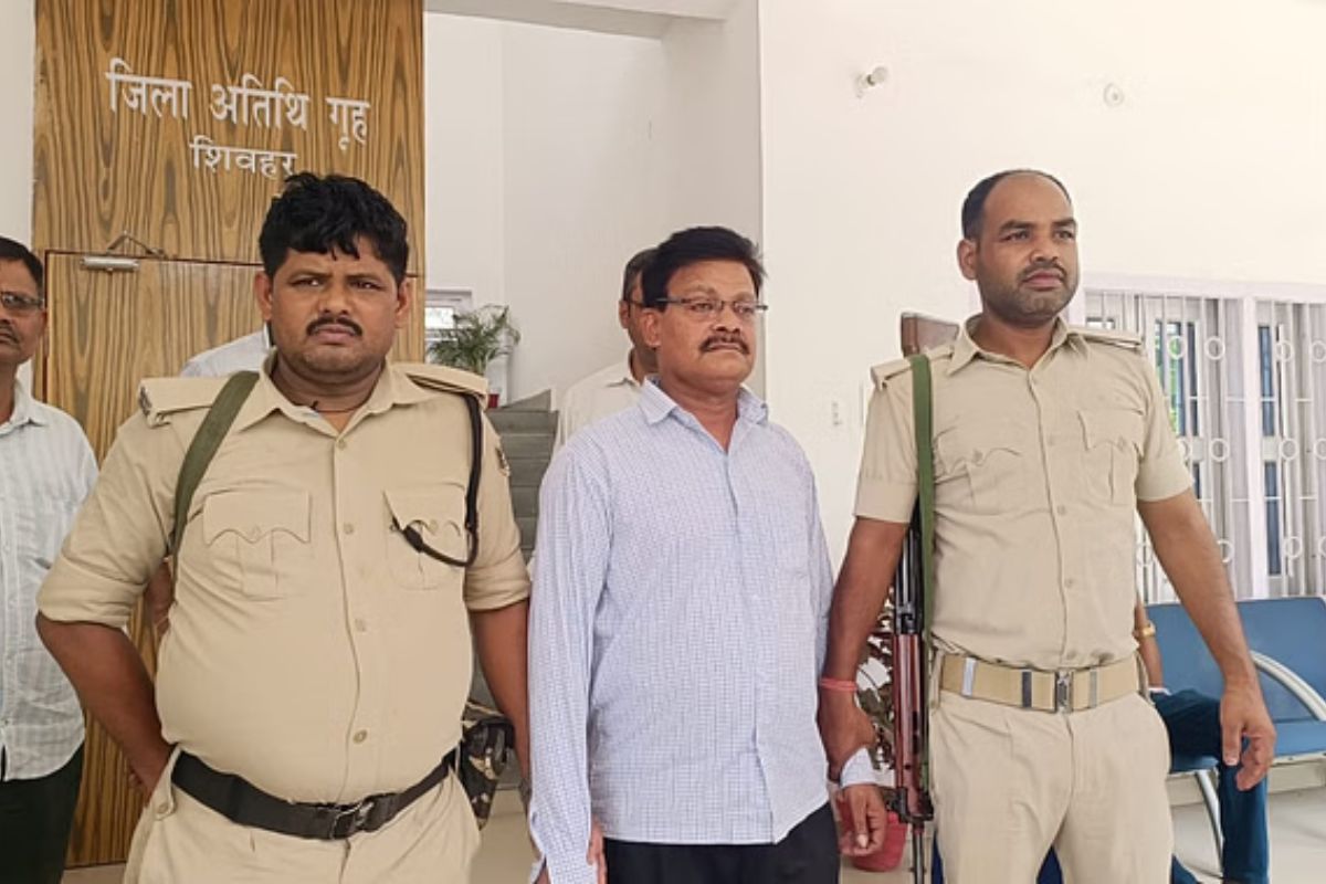 70 हजार घूस लेते लिपिक गिरफ्तार