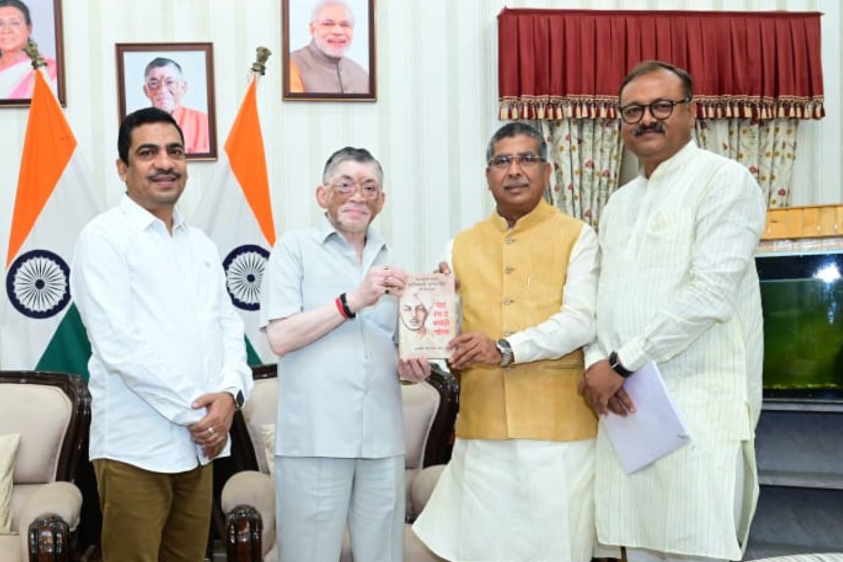 BJP leader with Governor