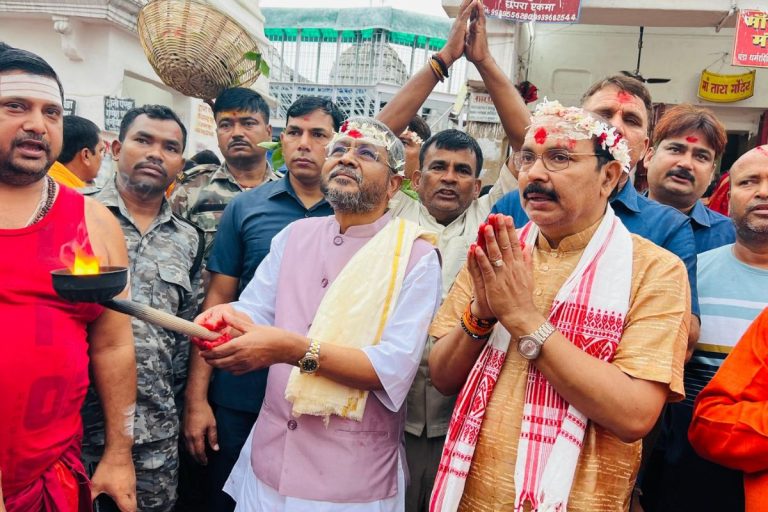 बाबूलाल मरांडी पहुंचे बाबा बैद्यनाथ धाम, महादेव से की राज्य के सुख-समृधि की कामना
