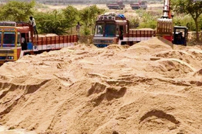 Bihar: मानसून के दौरान सेकेंड्री लोडिंग पॉइंट्स से होगी बालू की आपूर्ति
