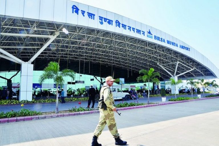 रांची एयरपोर्ट पर टला बड़ा हादसा, भारी बारिश के कारण ढही एयरपोर्ट की चहारदीवारी