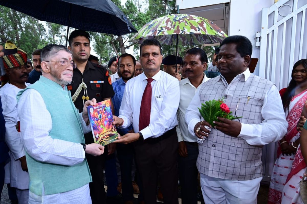 Governor Santosh Gangwar latehar visit