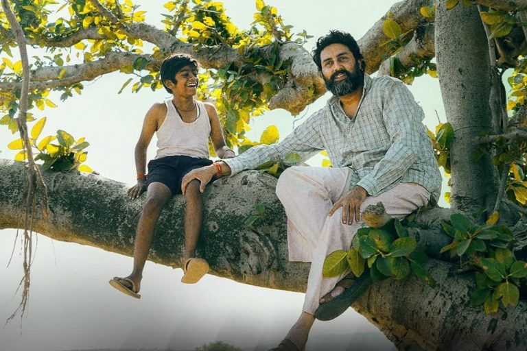 Abhishek Bachchan ने हाउसफुल 5 के बाद नई फिल्म का किया ऐलान, एक बच्चे के साथ पेड़ पर बैठे दिखे एक्टर