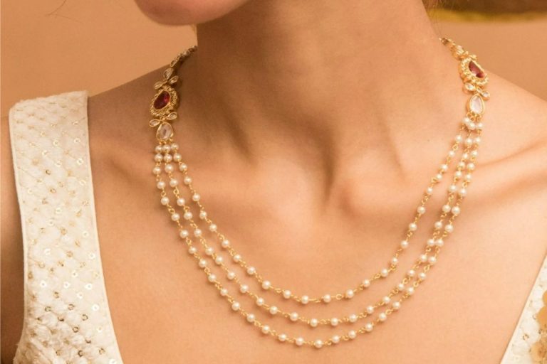 Layered Necklace: हर आउटफिट के लिए परफेक्ट, जानें लेयर्ड नेकलेस को पहनने के सबसे लेटेस्ट तरीके