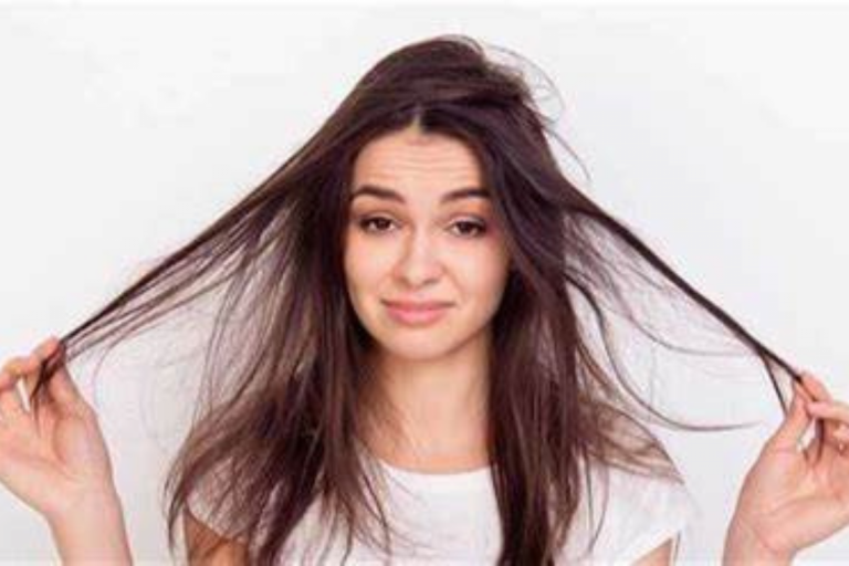 Monsoon Hair Care Tips: बालों को फ्रिजी और रूखेपन से बचाएं, मॉनसून के लिए 7 सरल उपाय