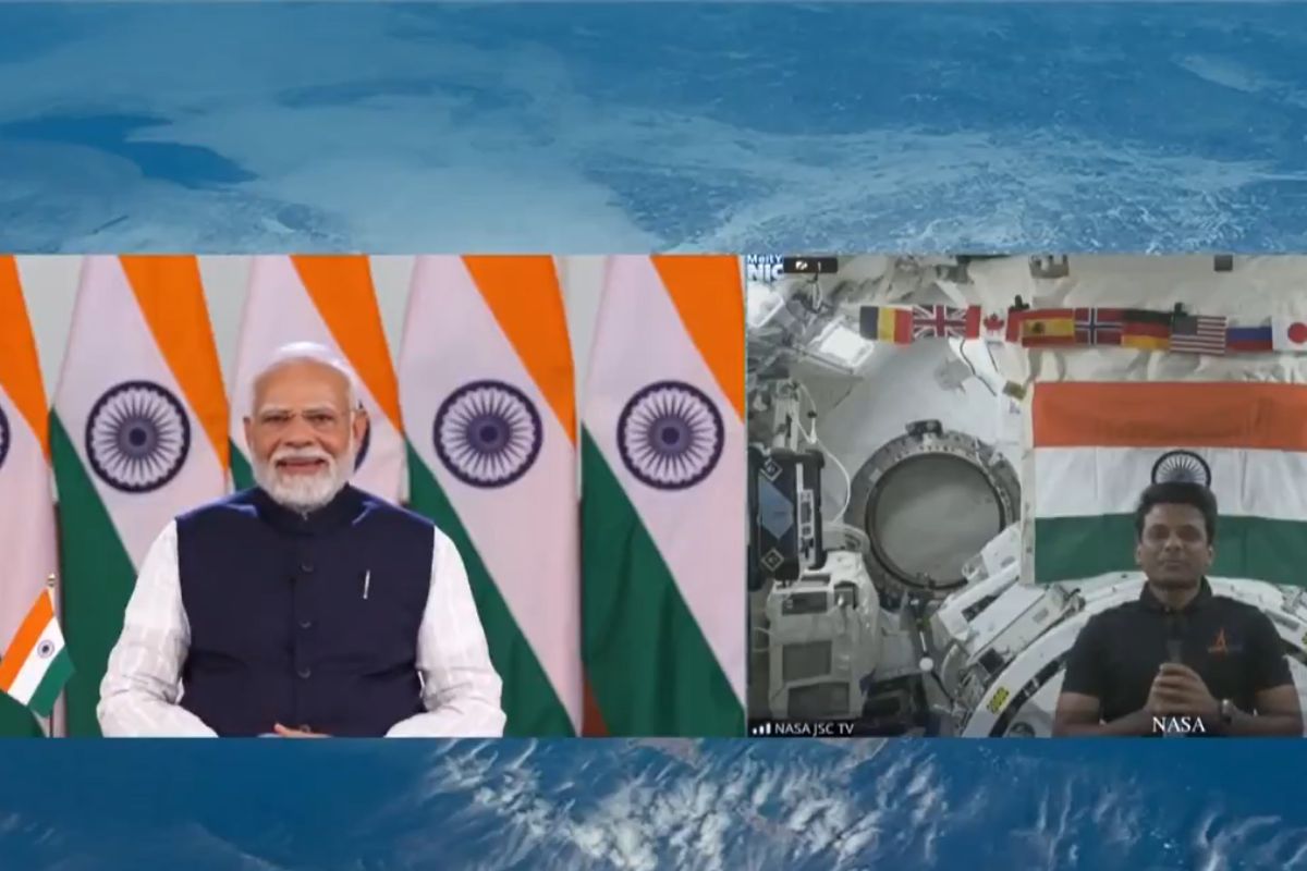 PM Modi Talked With Shubhanshu Shukla