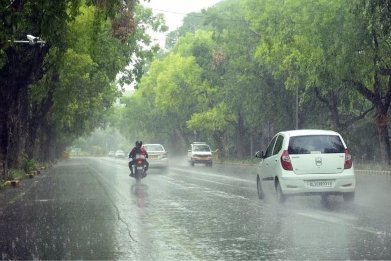 Patna Weather Today: बिहार में बादलों ने जमाया डेरा, पटना समेत इन जिलों में तेज बारिश और वज्रपात का अलर्ट जारी