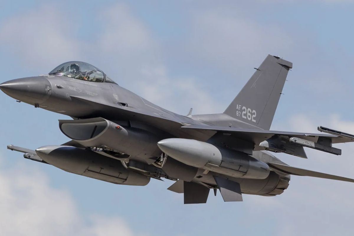 Russia Destroys Ukraine F16