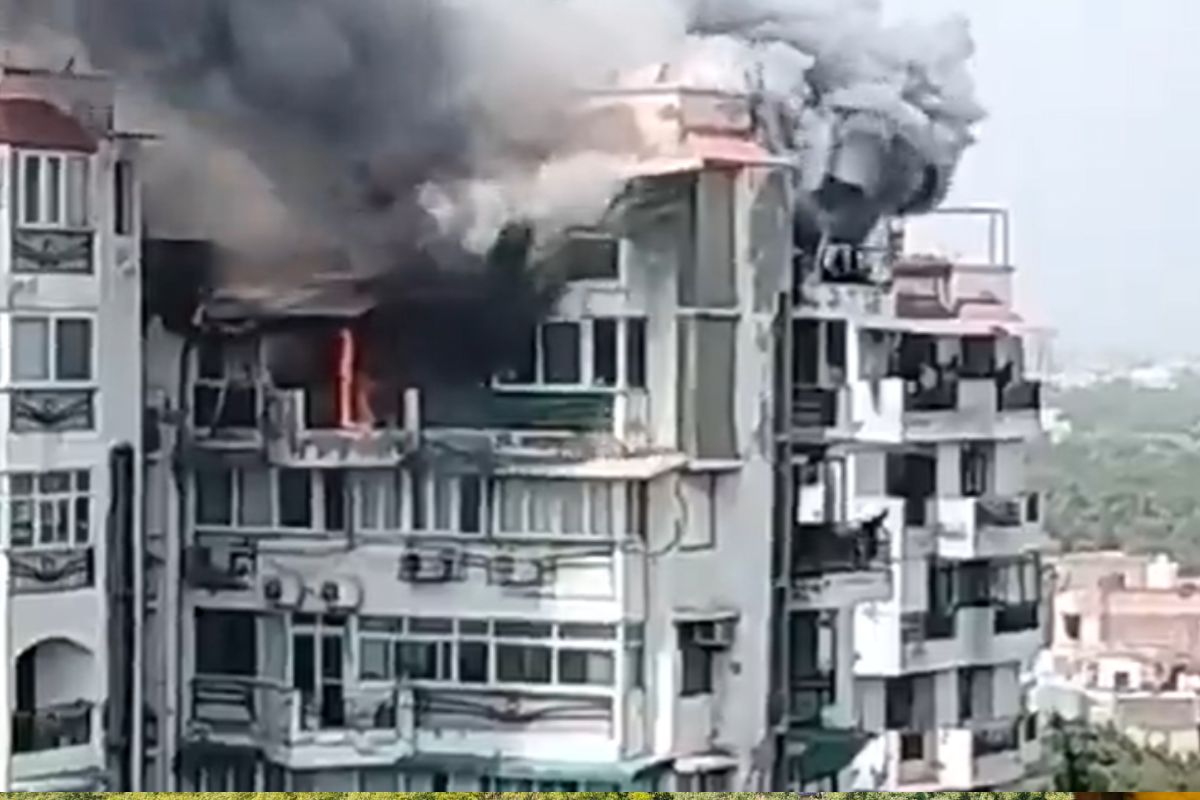 Fire broke into dwarka sector 13 building father and 2 children dead