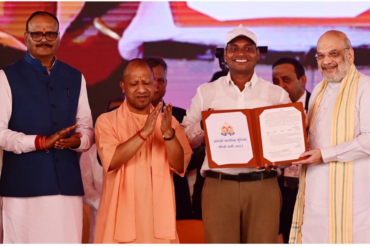 Uttar Pradesh News 60244 constables appointment-letters by cm yogi and amit shah