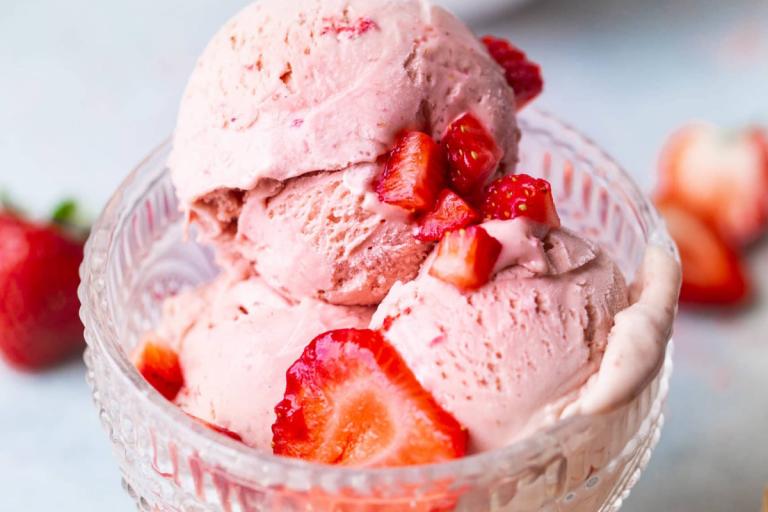 Strawberry Ice Cream Recipe: घर पर बनाएं टेस्टी स्ट्रॉबेरी आइसक्रीम, गर्मी में लें ठंडक का मजेदार मजा