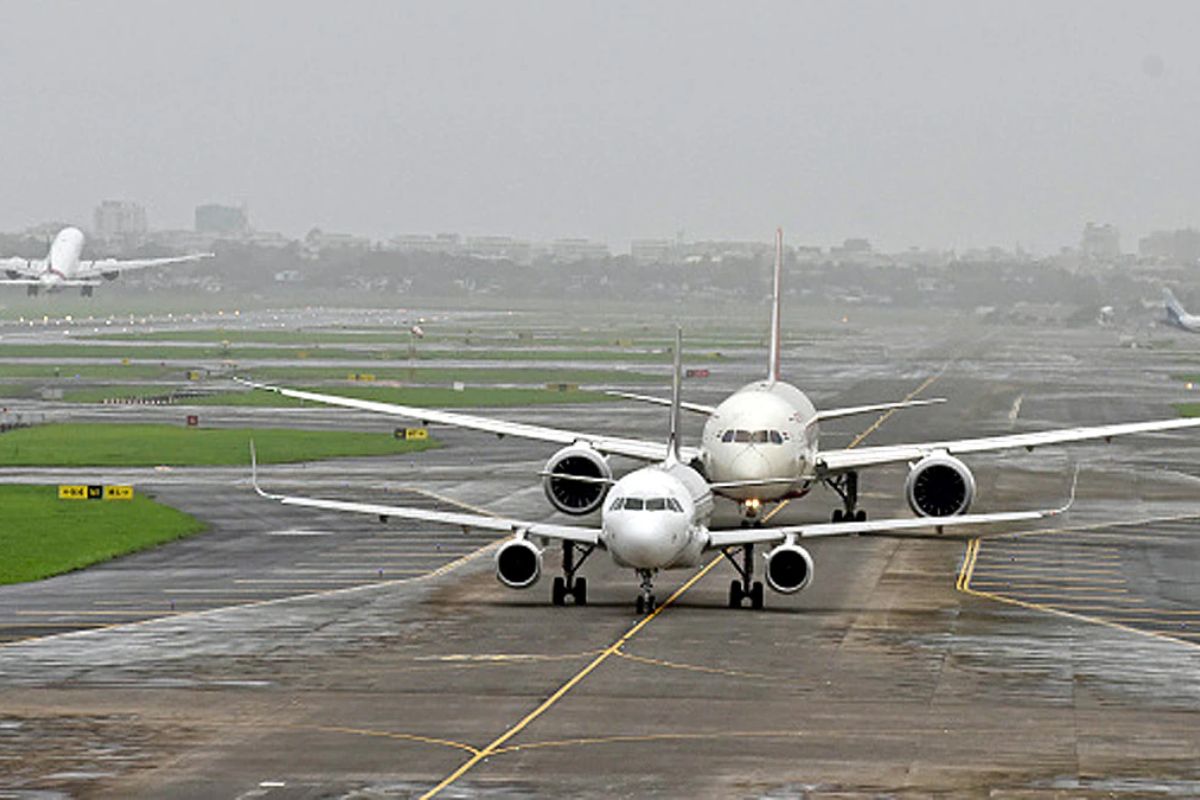 Patna Airport Danger during landing of plane ? Pilots face problems due to these reasons