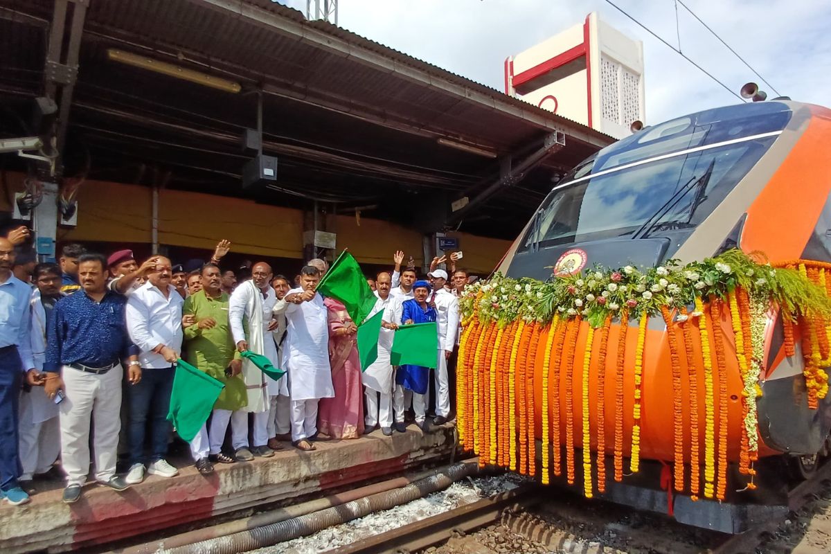 Vande Bharat at Muzaffarpur Junction