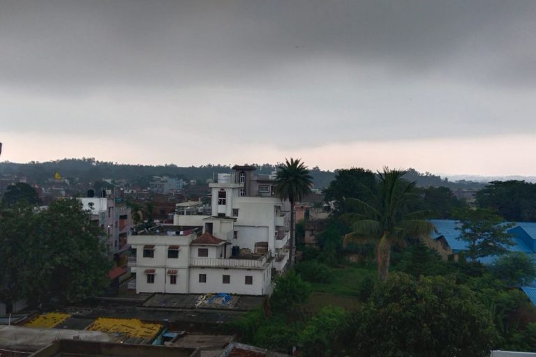 Jharkhand Weather : आसमान में छाए काले बादल, रांची समेत इन जगहों पर होने वाली है भारी बारिश