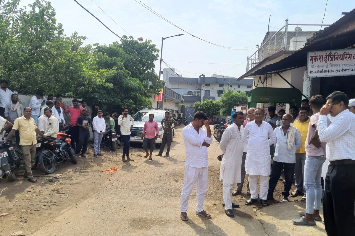 aurangabad accident news| Two bike riders died tragically after being hit by an unknown vehicle