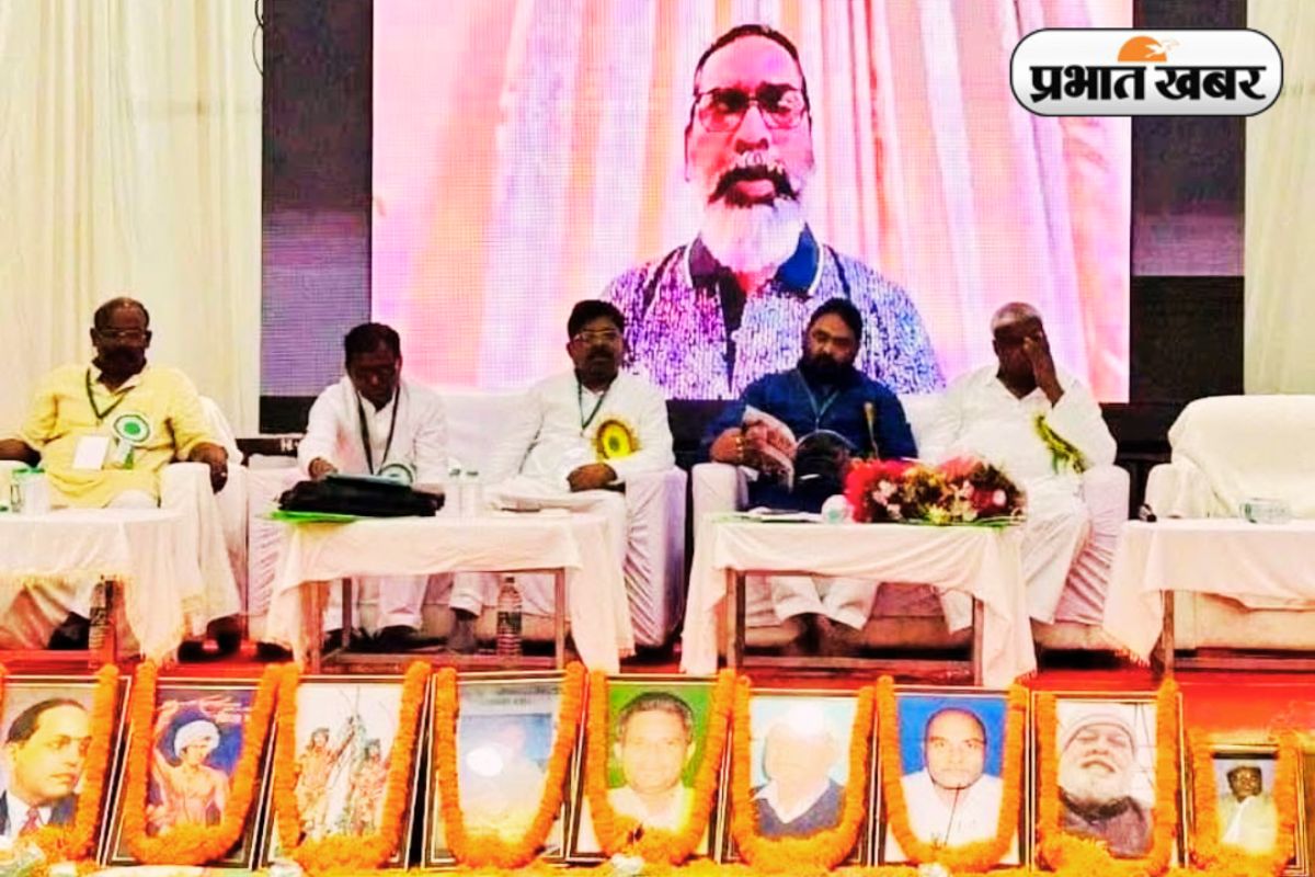bjp-attacks-jmm-for-photos-of-birsa-munda-sido-kanhu-before-hul-diwas