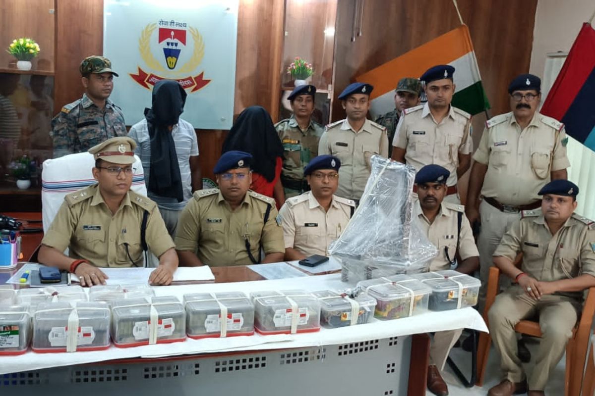chatra sp with smugglers