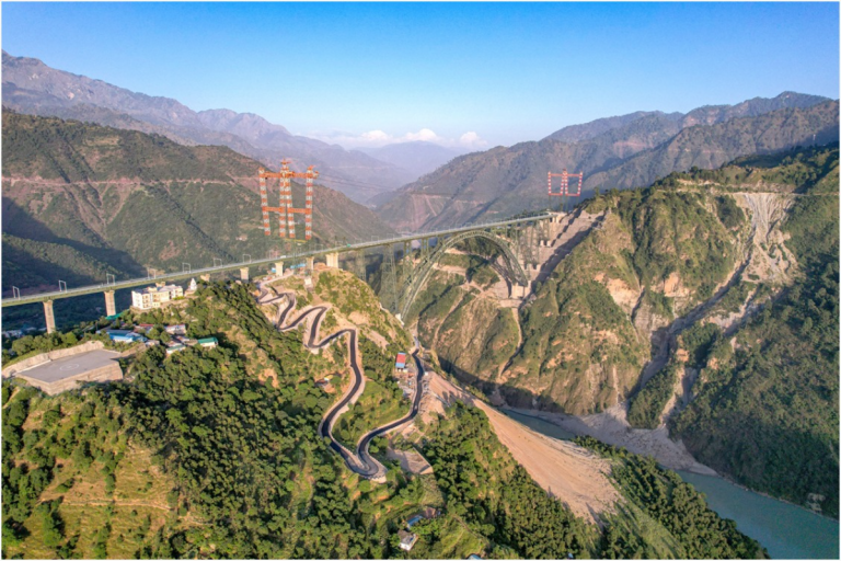 हिमालय की बर्फीली वादियों में दौड़ती ‘विकास की रेल’ भारतीय रेल ने रचा इतिहास!