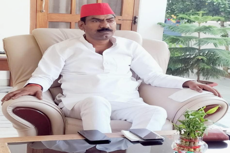 राजा भैया के विरोधी रहे सपा नेता गुलशन यादव की मुश्किलें बढ़ीं, करोड़ों की संपत्ति जब्त