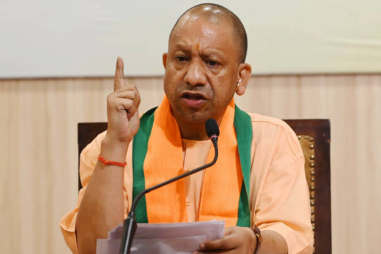 योगी का वार: “पिछली सरकारों ने किसानों को लूटा, अब उन्हें हम बना रहे हैं आत्मनिर्भर”