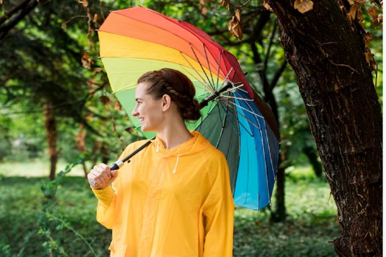 Monsoon Dress Idea: मानसून में लगाए फैशन का तड़का, लोग जरूर पूछेंगे स्टाइलिंग टिप्स 