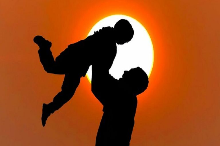 Parenting Tips: पिता से सीखेंगे ये गुर तो जीवन में नहीं आएगी कभी परेशानी 