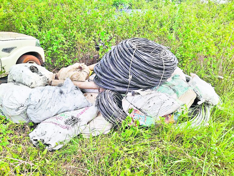 Ranchi News : बिजली तार चोरी के तीन आरोपी गिरफ्तार, 8.50 लाख रुपये के तार बरामद