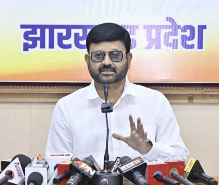 Political News : रिम्स-टू के निर्माण में अब खून-खराबे पर उतारू हो गयी है सरकार : भाजपा