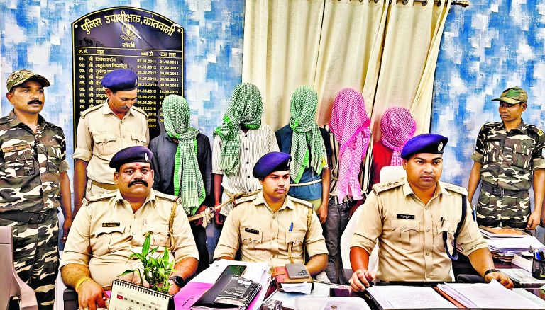 Ranchi News : हथियार की खरीद-बिक्री करने वाले पांच गिरफ्तार