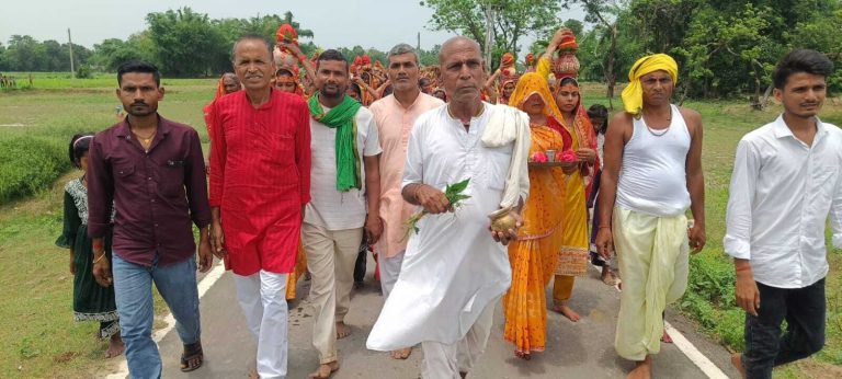कलश यात्रा के साथ महाविष्णु यज्ञ शुरू