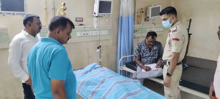 एनएच 106 पर हाइवा की चपेट में आने से बाइक सवार एक युवक की मौत, चार घायल