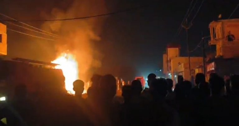 आटा मिल और बांस के ढेर में लगी आग, मची अफरातफरी