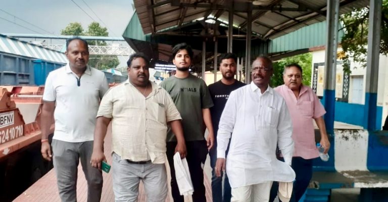 East Singhbhum News : राज्य सरकार विकास को प्रतिबद्ध केंद्र नहीं कर रहा सहयोग : बलमुचु