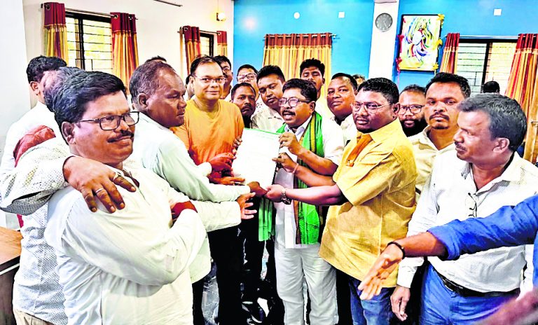 Ranchi News :पारसनाथ पहाड़ को संताल आदिवासियों का धार्मिक स्थल घोषित करने की मांग