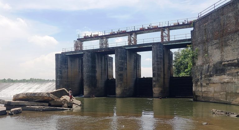 Bokaro News : बांध में बालू व गाद जमा होने से प्रबंधन परेशान