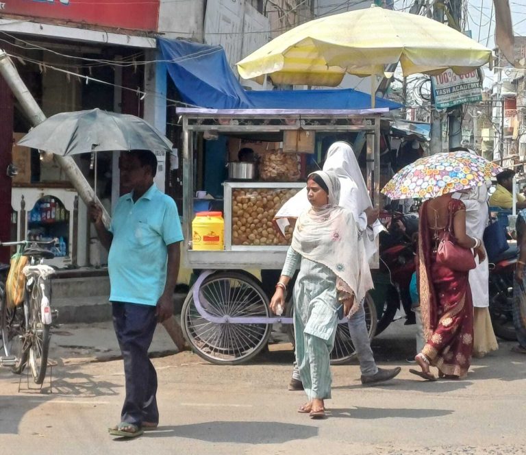 हीट वेव से झुलस रहा मुंगेर शहर, एसी में आराम फरमा रहा निगम प्रशासन