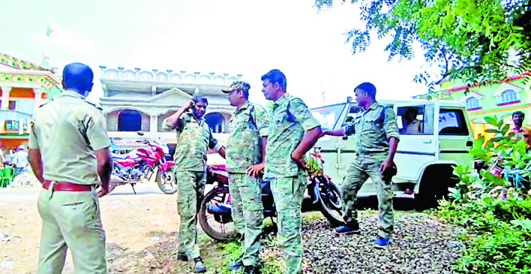 पूर्व बर्दवान के गड़ाई में तृणमूल कांग्रेस के दो गुटों में झड़प और बमबाजी