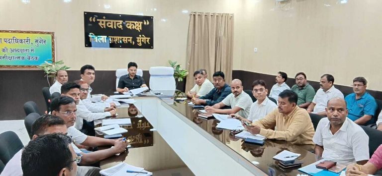 मासिक बैठक के पूर्व सीएस साप्ताहिक समीक्षा कर सभी रिपोर्ट रखें तैयार : डीएम