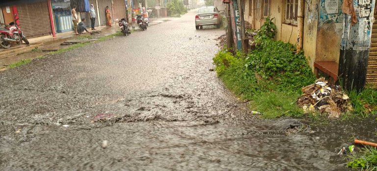 East Singhbhum News : झमाझम बारिश ने गर्मी से राहत दी, सड़कों पर जलजमाव से आफत