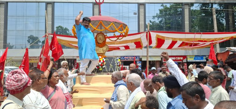 अजीत सरकार की शहादत को नमन कर लिया गरीबों के लिए संघर्ष का संकल्प