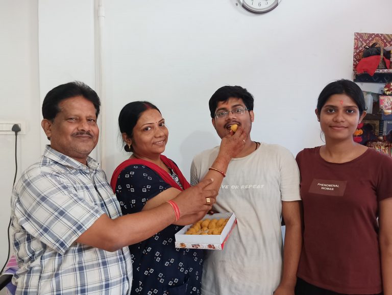 नीट में ओटी इंचार्ज के बेटे को मिली सफलता
