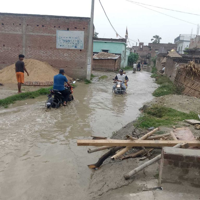 जलजमाव की समस्या से मिलेगी निजात, महिला ने नाला निर्माण के लिए दी जमीन