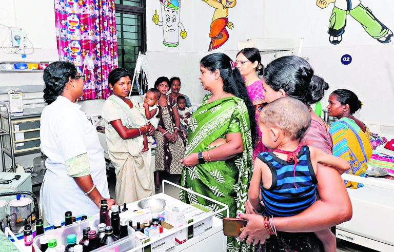Chaibasa News : गुणवत्ता जांच कर बच्चों को भोजन दें : शबनम परवीन
