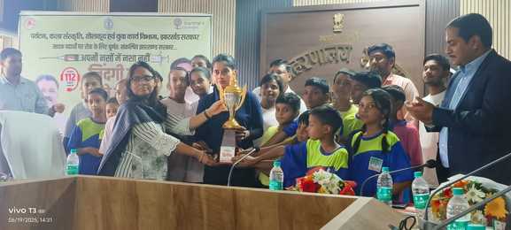जिला नेटबॉल के खिलाड़ियों को डीसी ने किया सम्मानित